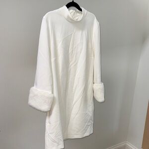 French connection - Elegant White Long Sleeve Dress with Faux Fur Cuffs